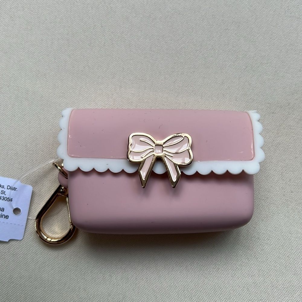 Bath & Body Works Pink Scalloped Bow Snap Case for Hand Sanitizer - Picture 10 of 10